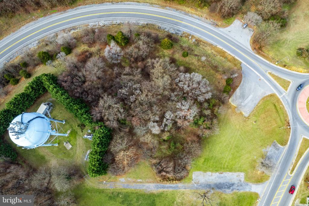 Land in CHARLES TOWN 2