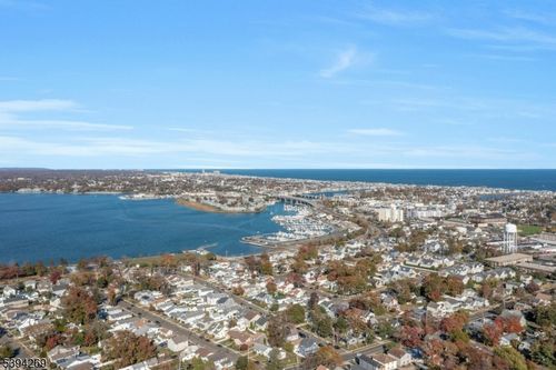 1630 Oakwood Rd, WALL TOWNSHIP, NJ, 07719-3136 | Card Image