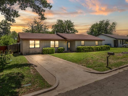 301 Sunset Blvd, Hewitt, TX, 76643-3410 | Card Image