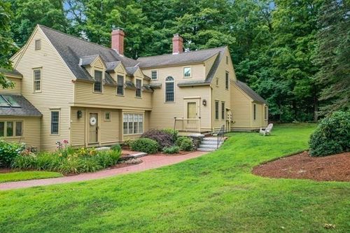 18-18 Wintergreen Ct, Lunenburg, MA, 01462-1180 | Card Image