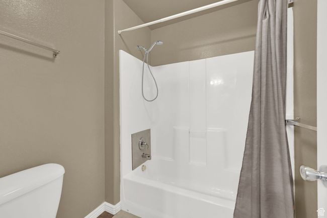 Bathroom with shower / tub combo with curtain and baseboards | Image 18