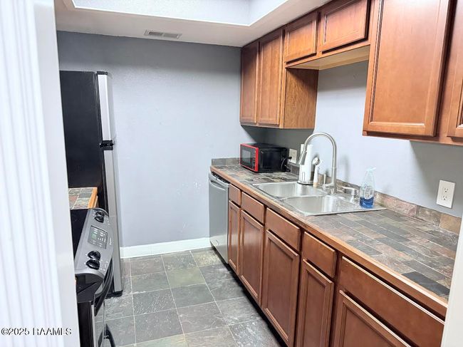 Kitchen 2 | Image 11