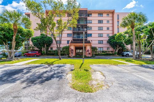 106-5-20850 San Simeon Way, Miami, FL, 33179-1889 | Card Image