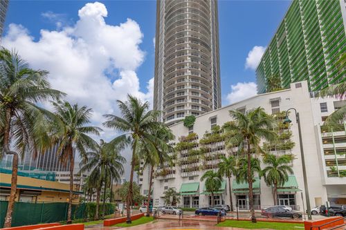 1750 N Bayshore Dr, Miami, FL, 33132-3203 | Card Image