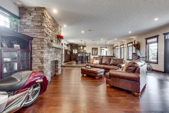 39225 Range Road 274, Home with 4 bedrooms, 4 bathrooms and 3 parking in Rural Red Deer County AB | Image 4