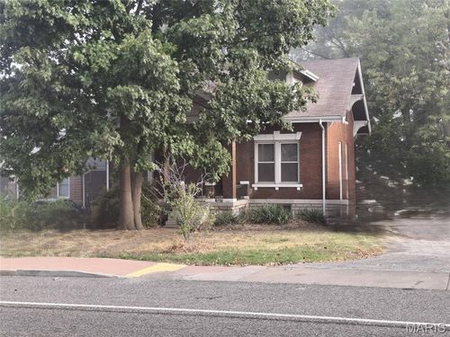 8209 Saint Charles Ln, Overland, MO, 63114-4559 | Card Image