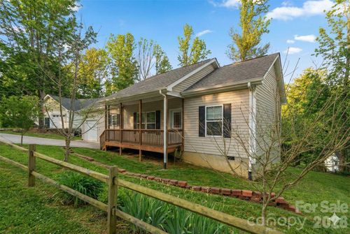 138 Lone Eagle Ln, Hendersonville, NC, 28739-8837 | Card Image