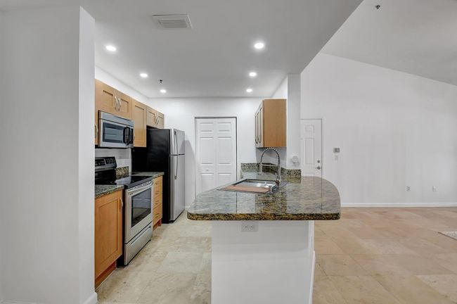 APT-206 - 3207 Clint Moore Rd, Condo with 3 bedrooms, 2 bathrooms and null parking in Boca Raton FL | Image 6