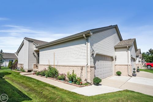 53261 Butternut St, Chesterfield, MI, 48051-2756 | Card Image