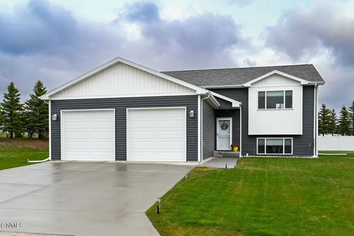 307 7th Ave Sw, Surrey, ND, 58785-4801 | Card Image