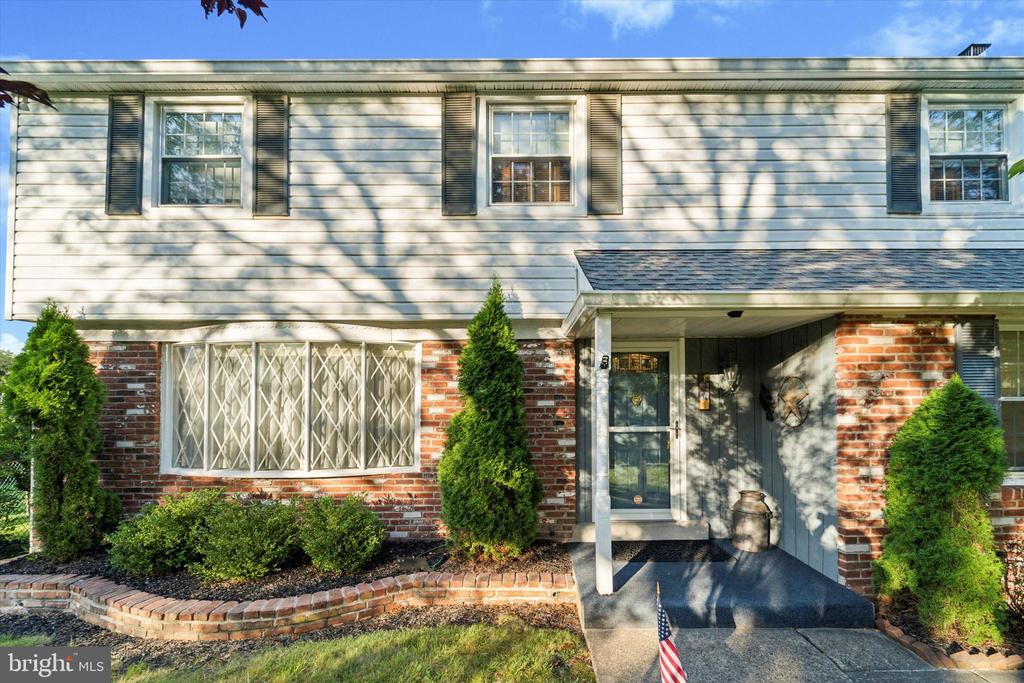 Joan Dr, Southampton, PA 18966