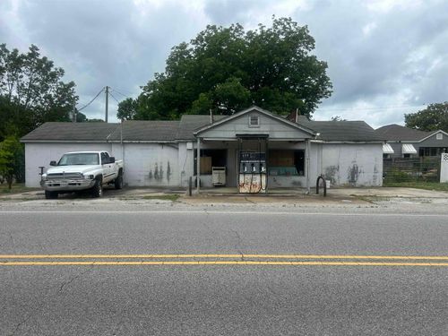 6425 Woodmont Dr, Tuscumbia, AL, 35674-4666 | Card Image