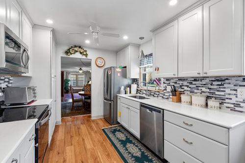 809 Grove Street, Beaver Dam, WI, 53916 | Card Image