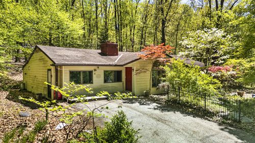 230 Jug Hollow Rd, PHOENIXVILLE, PA, 19460-2735 | Card Image