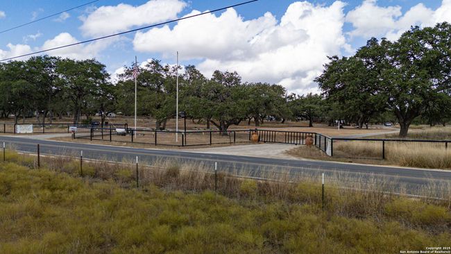 6005 W Ammann Rd, Home with 5 bedrooms, 5 bathrooms and null parking in Bulverde TX | Image 52