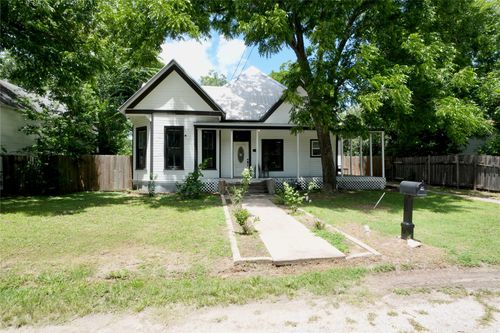 1704 N Houston Ave, Cameron, TX, 76520-1744 | Card Image