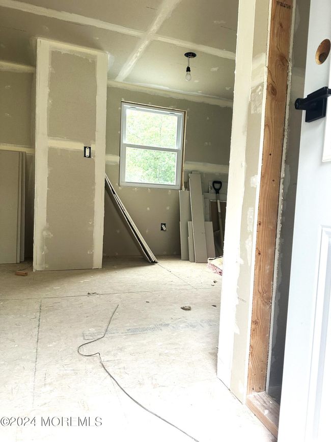46 Roberts Rd, Home with 2 bedrooms, 1 bathrooms and 2 parking in Toms River NJ | Image 4