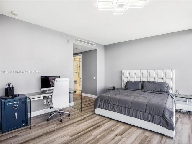 APT-5505 - 18555 Collins Ave, Condo with 3 bedrooms, 5 bathrooms and null parking in Sunny Isles Beach FL | Image 24