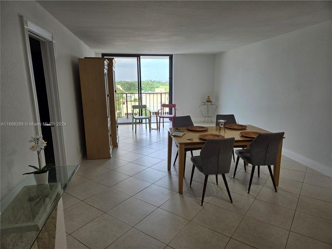 APT-810 - 2625 Collins Ave, Condo with 1 bedrooms, 2 bathrooms and null parking in Miami Beach FL | Image 8