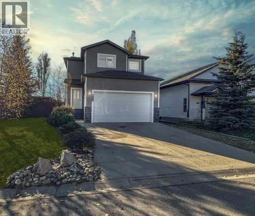 211 11 Ave Ne, Sundre, AB, T0M1X0 | Card Image