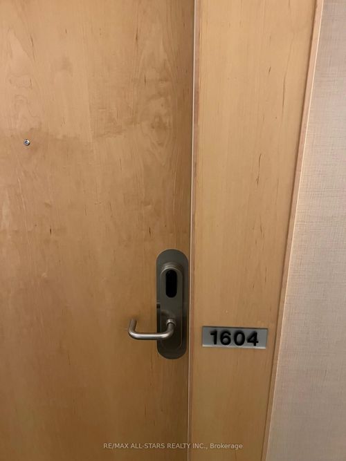 1604-65 Bremner Blvd, Toronto, ON, M5J0A7 | Card Image