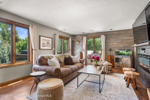 1472 Main St, Carbondale, CO, 81623-1850 | Card Image