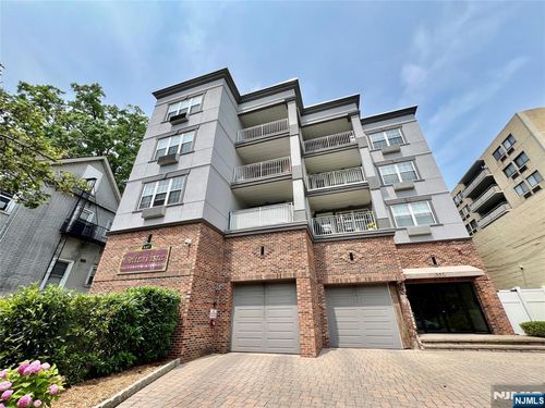 547 Gorge Rd, Cliffside Park, NJ, 07010-2260 | Card Image
