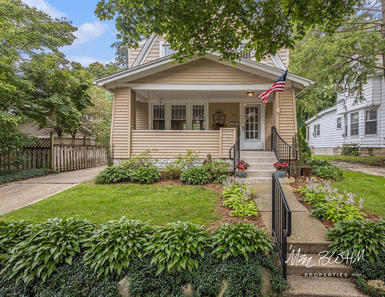Laurel Ave, Grand Rapids, MI 49506