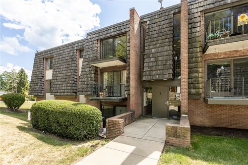 333-333 Forest Green Dr, Coraopolis, PA, 15108-2759 | Card Image