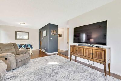 1 Sunset Cres, House detached with 5 bedrooms, 3 bathrooms and 4 parking in Okotoks AB | Image 3