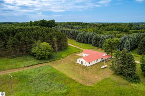 8400 Westminister Road, Kingsley, MI, 49649 | Card Image