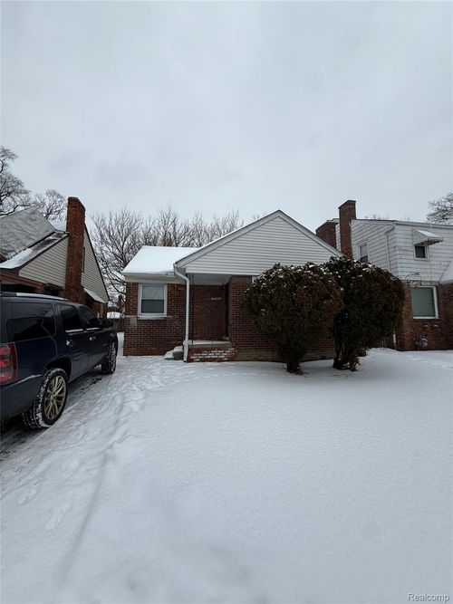 16580 Ward St, Detroit, MI, 48235-4233 | Card Image