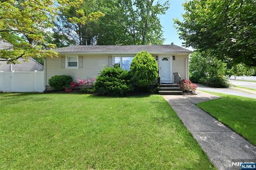 513 Ridgewood Rd, Twp Washingtn, NJ, 07676-5073 | Card Image
