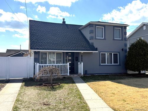 865 Grand Blvd, Westbury, NY, 11590-6124 | Card Image