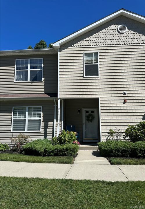 33 Daremy Cir, Medford, NY, 11763-2263 | Card Image