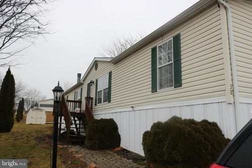 38 Broadwing Dr, HANOVER, PA, 17331-8104 | Card Image