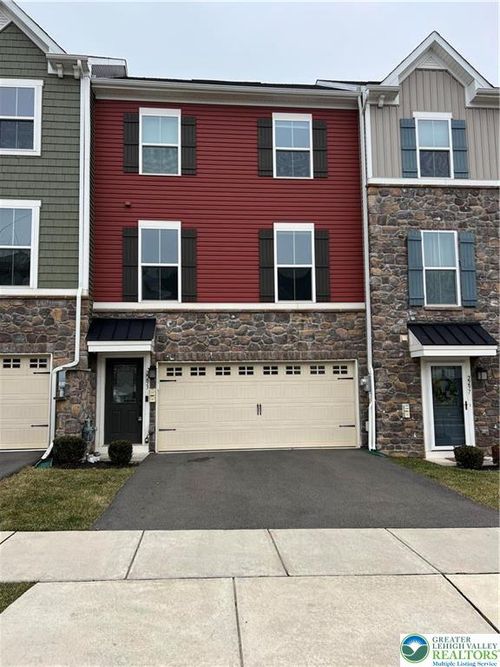 2293 Cook Dr, Easton, PA, 18045-5692 | Card Image