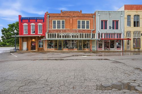 321 N Main St, Bonham, TX, 75418-4320 | Card Image