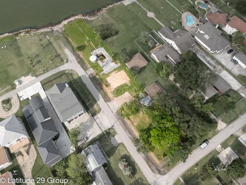 2588 Cliff Dr, San Leon, TX, 77539-2355 | Card Image