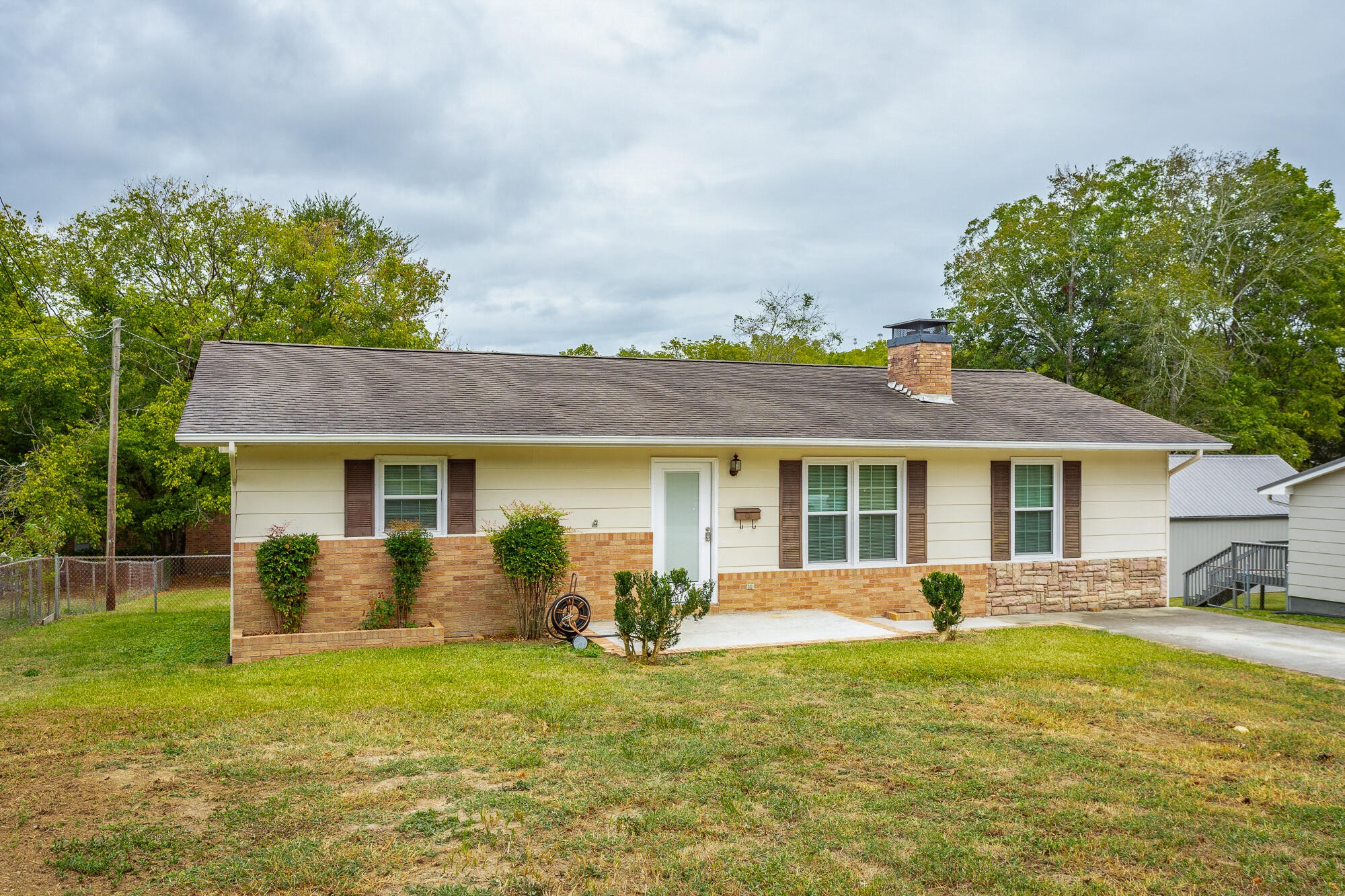 Hall St, LA Fayette, GA 30728