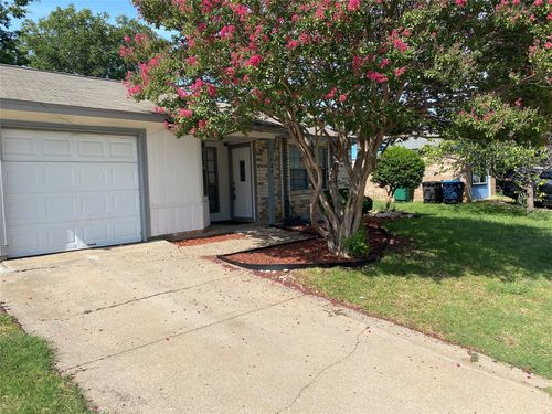 3824 Longmeadow Way, Fort Worth, TX, 76133 | Card Image