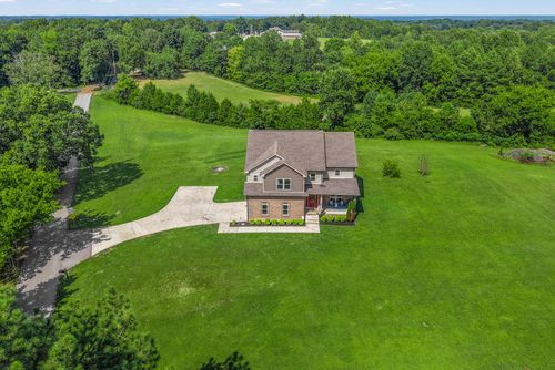 1000 Gwen Ln, Cunningham, TN, 37052-5131 | Card Image