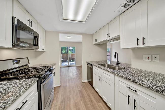 24 W Willowwood Ct, Townhouse with 3 bedrooms, 2 bathrooms and 2 parking in Spring TX | Image 7