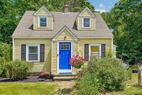 9 Raymond St, Millbury, MA, 01527-4323 | Card Image