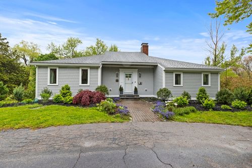 4 Cushing St, Hingham, MA, 02043-3626 | Card Image