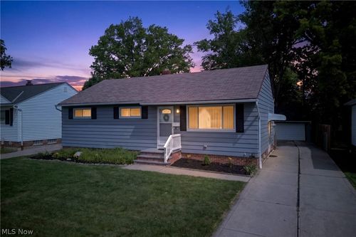 30121 Vineyard Road, Willowick, OH, 44095 | Card Image