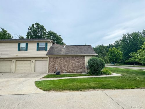4023 Stonebridge, Holly, MI, 48442-9529 | Card Image