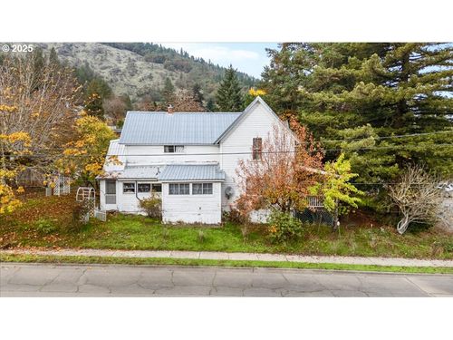 606 Nw Nichol Ave, Myrtle Creek, OR, 97457-8532 | Card Image