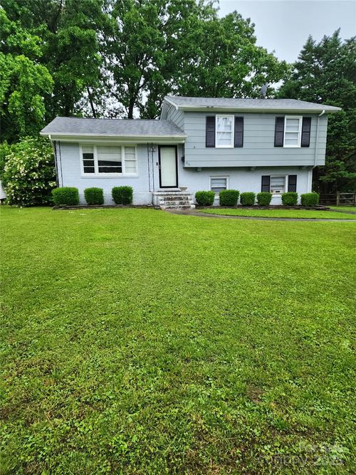 1615 Grovewood Dr, Charlotte, NC, 28208-1629 | Card Image