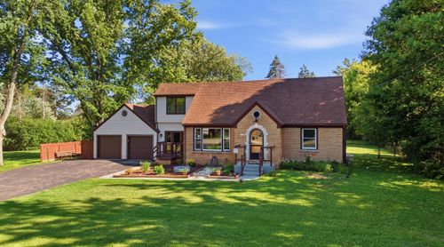 1429 W Homestead Trl, MEQUON, WI, 53092-3214 | Card Image
